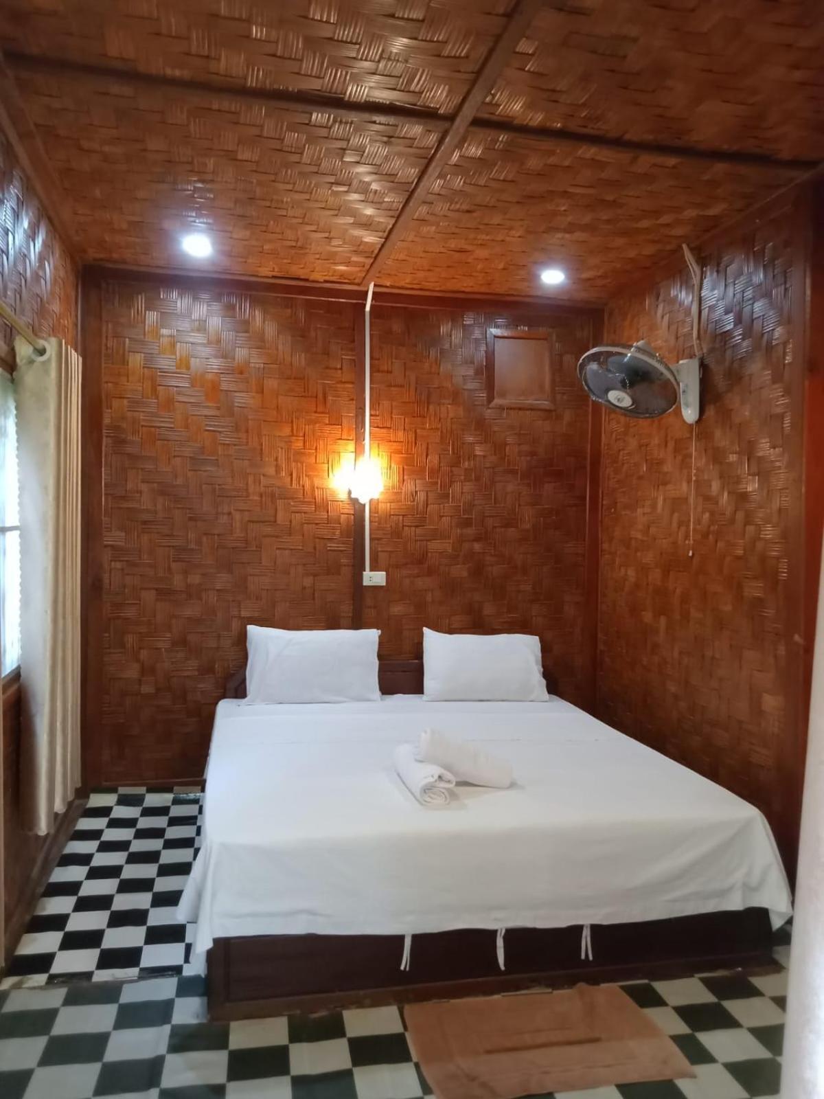 Vang Vieng Bungalows Esterno foto